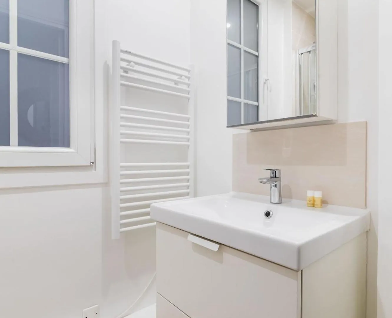 Appartement 3 Pieces Au Coeur Du 19E - 4P باريس شقة